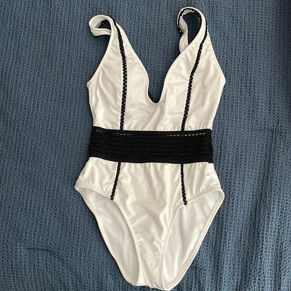 Black&White One-piece